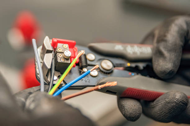 Best Affordable Emergency Electrician  in Parkville, MO